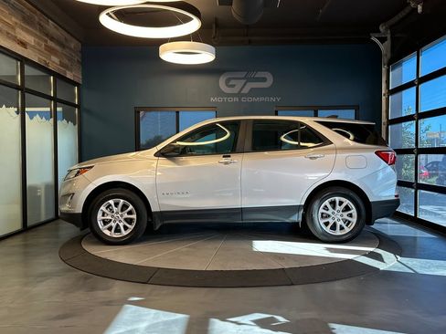 Used 2020 Chevrolet Traverse LT w/ LT Premium Package AWD/4WD image 6