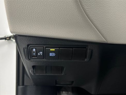 Certified 2022 Toyota Corolla Cross LE image 28