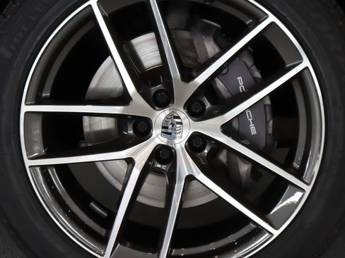 Certified 2024 Porsche Macan AWD/4WD image 13