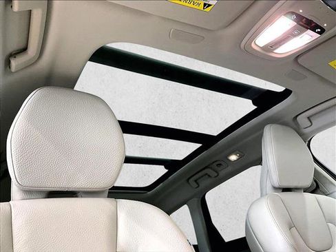 Used 2025 Volvo V90 B6 Cross Country Plus w/ Protection Package Premier AWD/4WD image 17