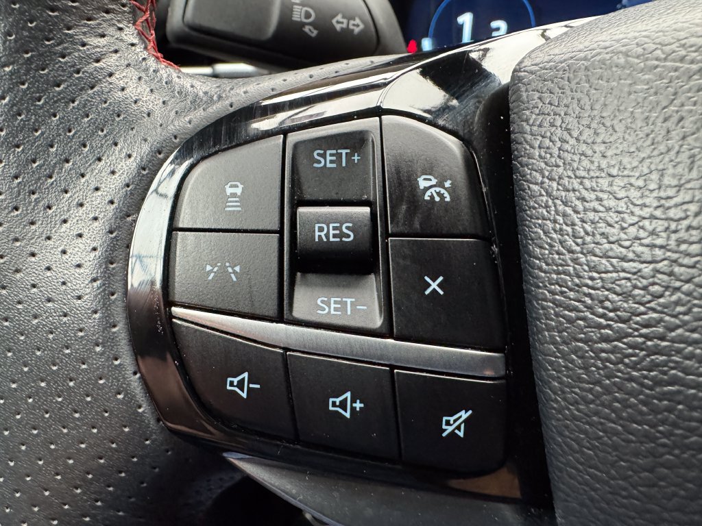 Used 2025 Ford Explorer ST-Line w/ ST-Line Street Pack AWD/4WD image 17