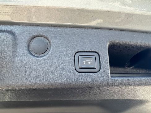 Used 2023 Chevrolet Equinox LT image 30