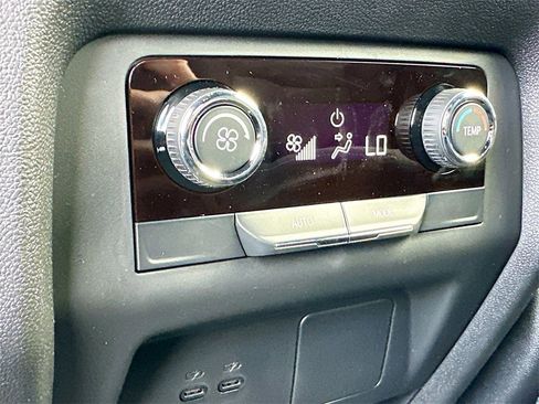 New 2026 Chevrolet Traverse LT image 18