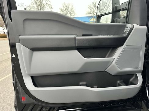 New 2025 Ford F550 4x4 SuperCab Super Duty image 8