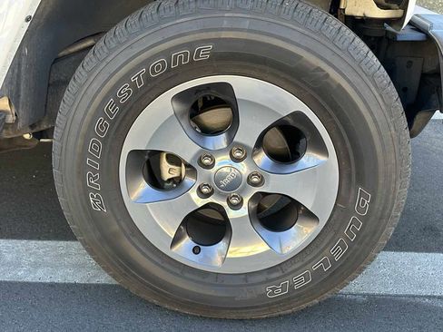 Used 2016 Jeep Wrangler Unlimited Sahara w/ Connectivity Group image 31