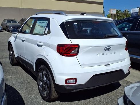 New 2026 Hyundai Venue SEL FWD image 5