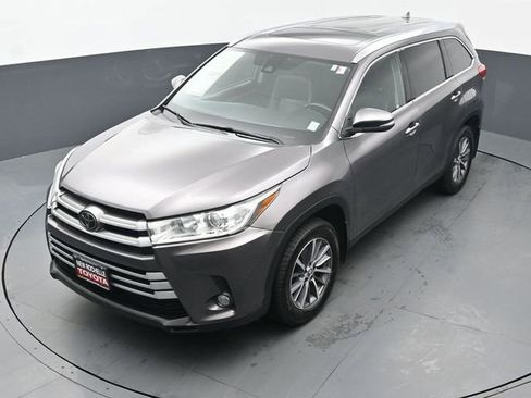 Certified 2019 Toyota Highlander XLE image 40