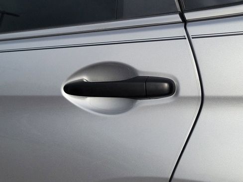 Used 2016 Honda CR-V SE image 10