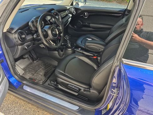 Used 2019 MINI Cooper 2-Door Hardtop w/ Signature Upholstery Package image 11