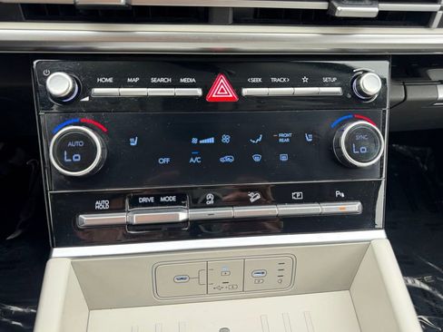 Used 2025 Hyundai Santa Fe SEL FWD image 18