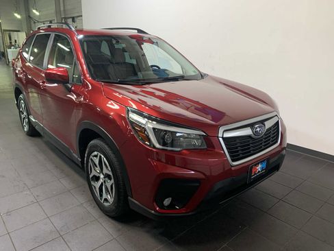 Used 2021 Subaru Forester Premium image 2