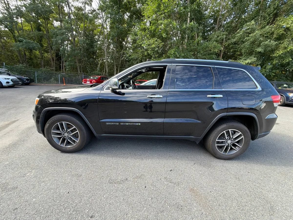 Used 2017 Jeep Grand Cherokee Limited AWD/4WD image 4