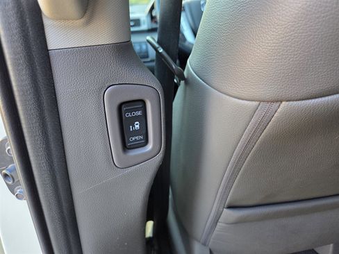 Used 2016 Honda Odyssey EX-L image 35