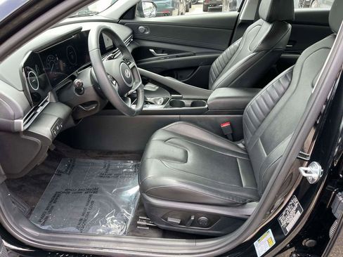 Used 2025 Hyundai Elantra Limited FWD image 14
