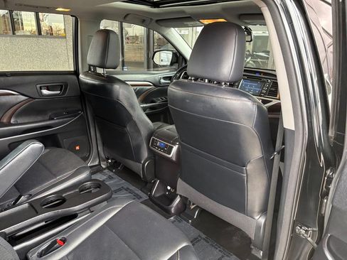 Used 2014 Toyota Highlander Limited image 30