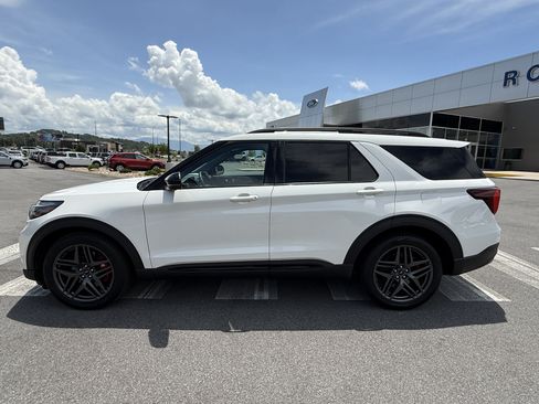 Used 2025 Ford Explorer ST AWD/4WD image 8