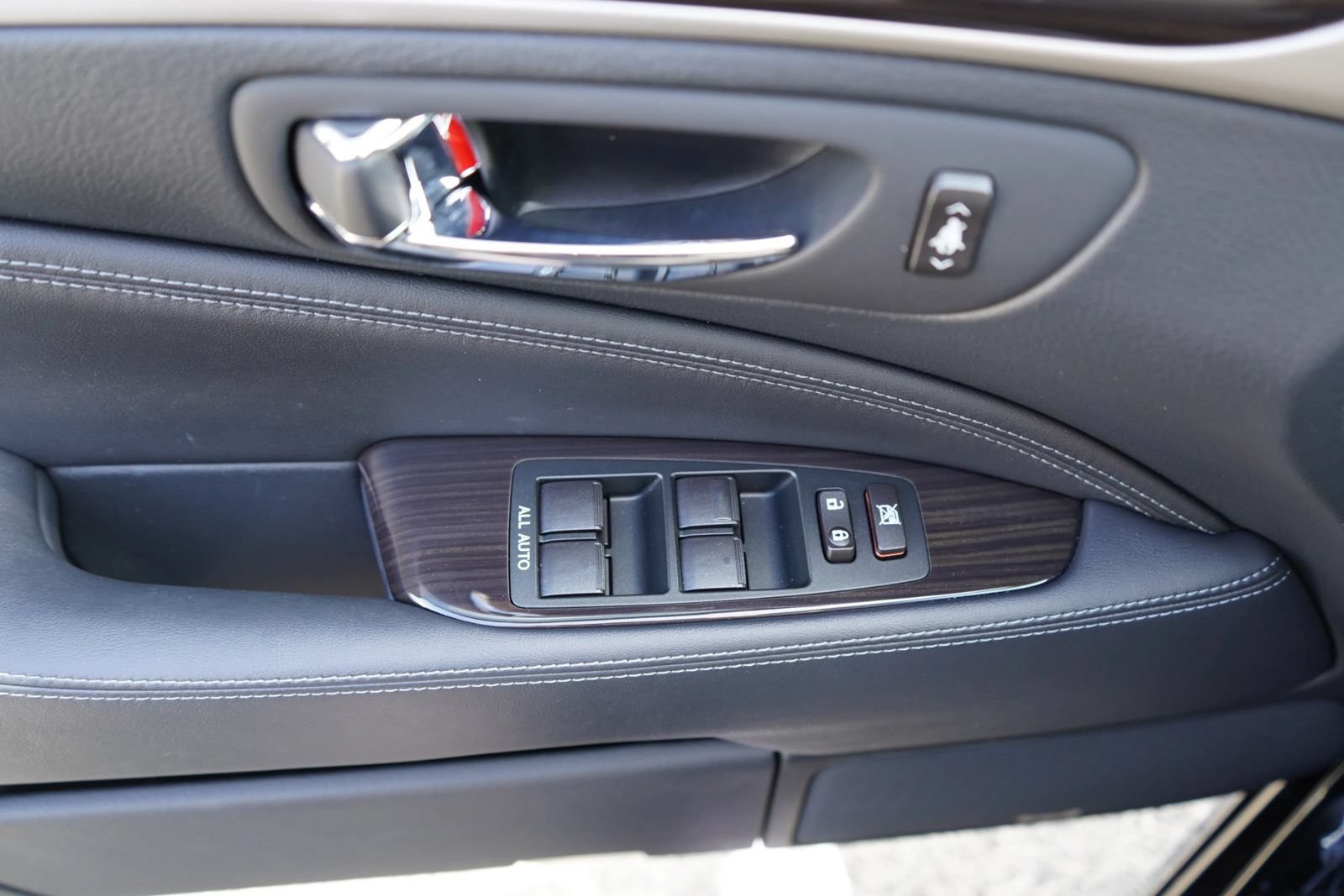 Used 2016 Lexus LS 460 RWD image 13