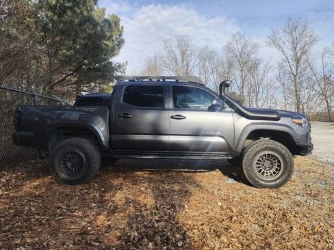 Used 2022 Toyota Tacoma SR5 image 6