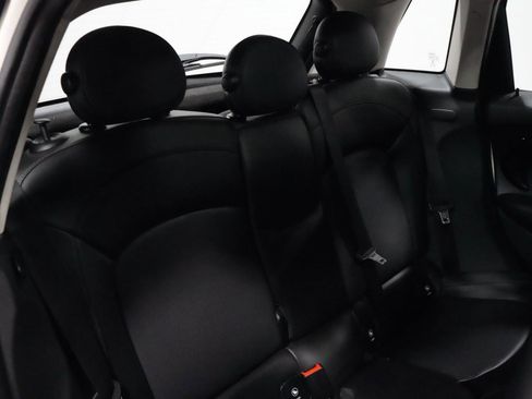 Used 2019 MINI Cooper 4-Door Hardtop image 8