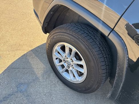 Used 2018 Jeep Grand Cherokee Laredo image 11