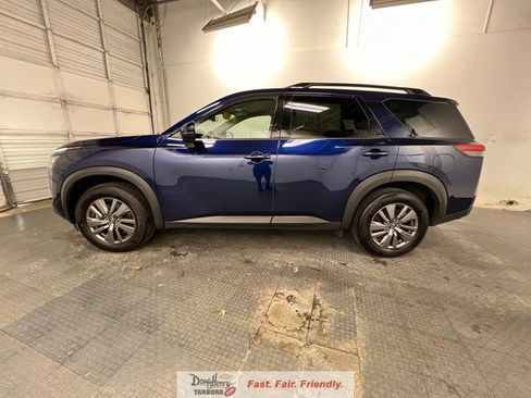 Used 2025 Nissan Pathfinder SV FWD image 2