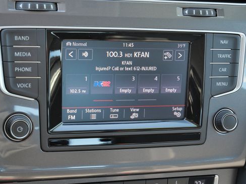 Used 2015 Volkswagen e-Golf SEL Premium image 24