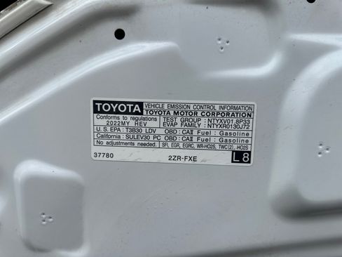 Used 2022 Toyota Prius AWD image 28