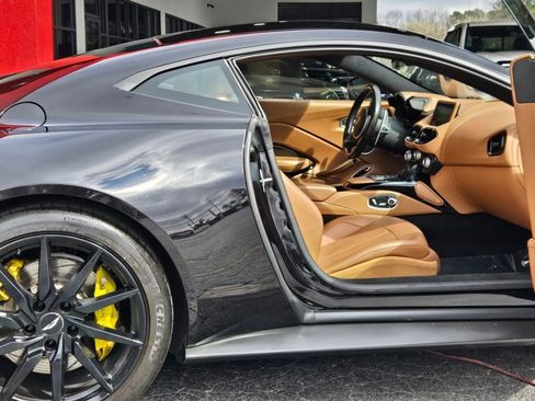 Used 2020 Aston Martin V8 Vantage Base image 24