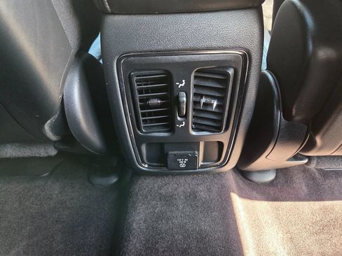 Used 2018 Jeep Grand Cherokee Altitude RWD image 44