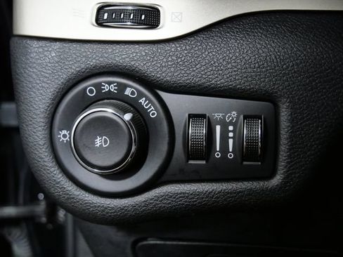 Used 2016 Jeep Cherokee Limited AWD/4WD image 30