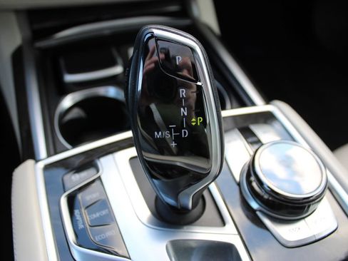 Used 2018 BMW 750i xDrive image 29