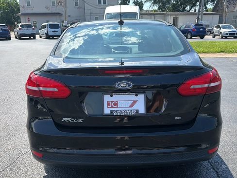 Used 2017 Ford Focus SE FWD image 6