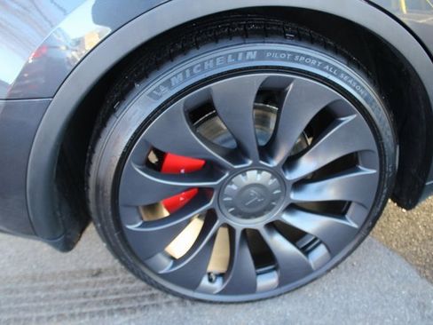 Used 2024 Tesla Model Y Performance image 26