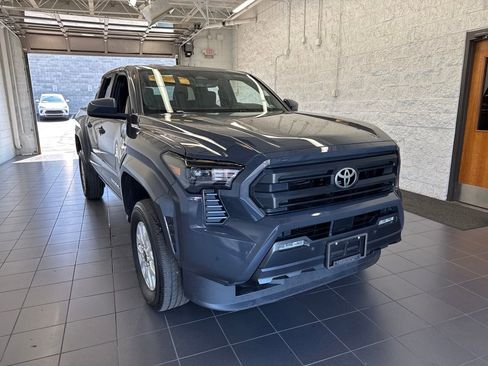 Certified 2025 Toyota Tacoma SR5 w/ SR5 Upgrade Package AWD/4WD image 2