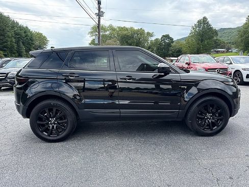 Used 2019 Land Rover Range Rover Evoque SE Premium image 7