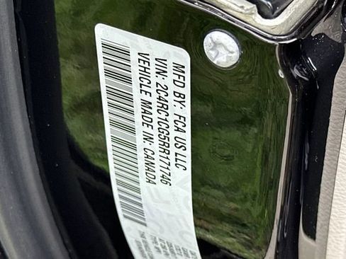 Used 2024 Chrysler Voyager LX image 25