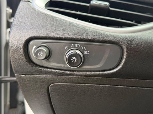 Used 2021 Chevrolet Malibu LS FWD image 32