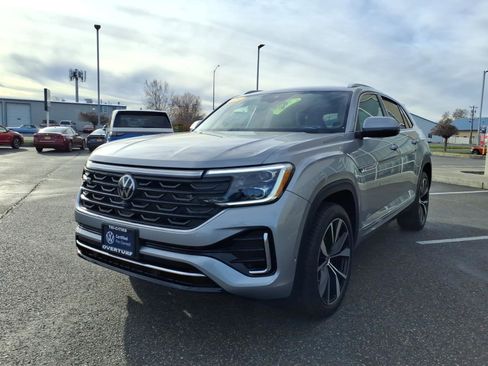 Used 2025 Volkswagen Atlas Cross Sport SEL Premium R-Line image 3