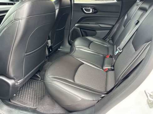 Used 2023 Jeep Compass Latitude w/ Convenience Group AWD/4WD image 8