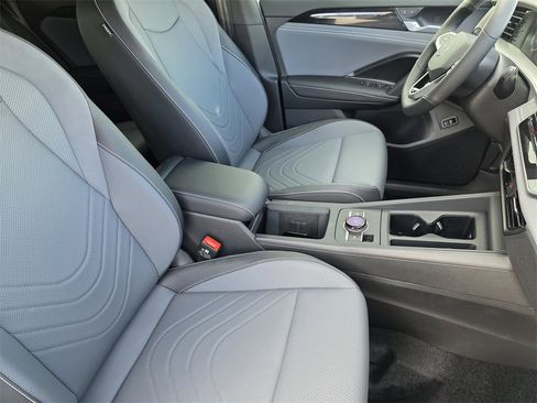 New 2026 Volkswagen Tiguan SE R-Line image 13