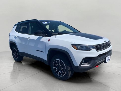 Used 2025 Jeep Compass Trailhawk AWD/4WD image 31