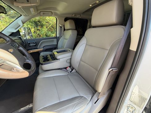 Used 2019 Chevrolet Silverado 3500 LTZ w/ Duramax Plus Package image 48