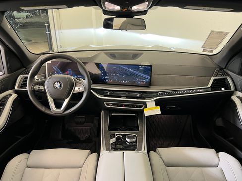 Used 2026 BMW X5 xDrive40i w/ Parking Assistance Package AWD/4WD image 16