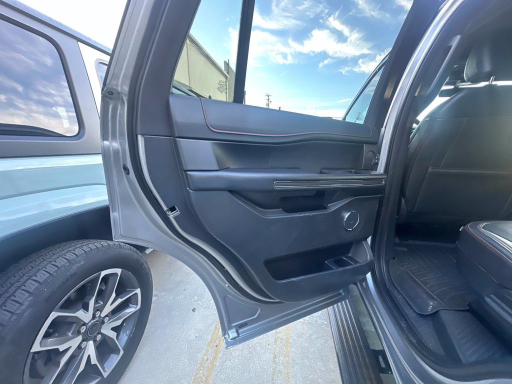 Used 2023 Ford Expedition Limited AWD/4WD image 9