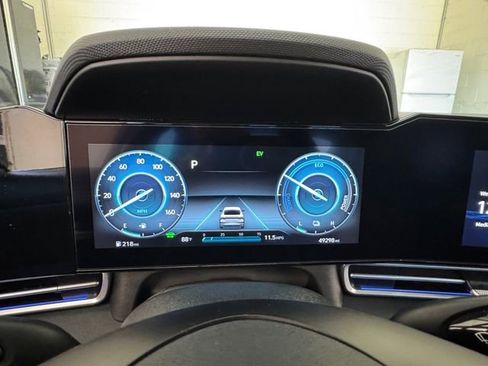 Used 2023 Hyundai Elantra Limited FWD image 11