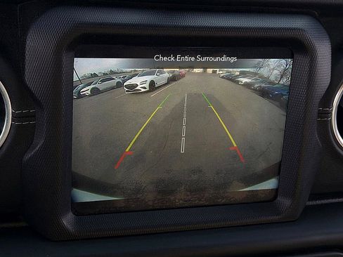 Used 2019 Jeep Wrangler Unlimited Sahara image 16