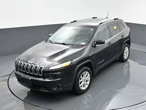 Used 2016 Jeep Cherokee Latitude w/ Cold Weather Group AWD/4WD image 20