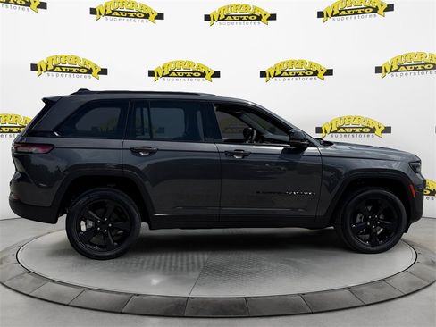 New 2025 Jeep Grand Cherokee Altitude image 6