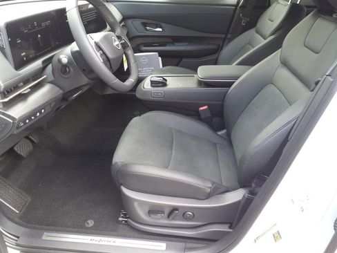 New 2025 Nissan Ariya AWD image 12