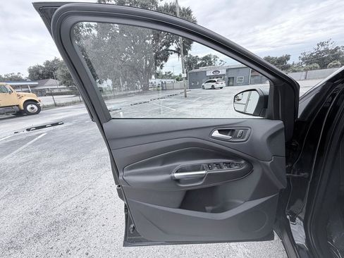 Used 2017 Ford Escape SE FWD image 14